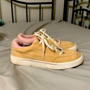 size 7 yellow and pink nike shoes